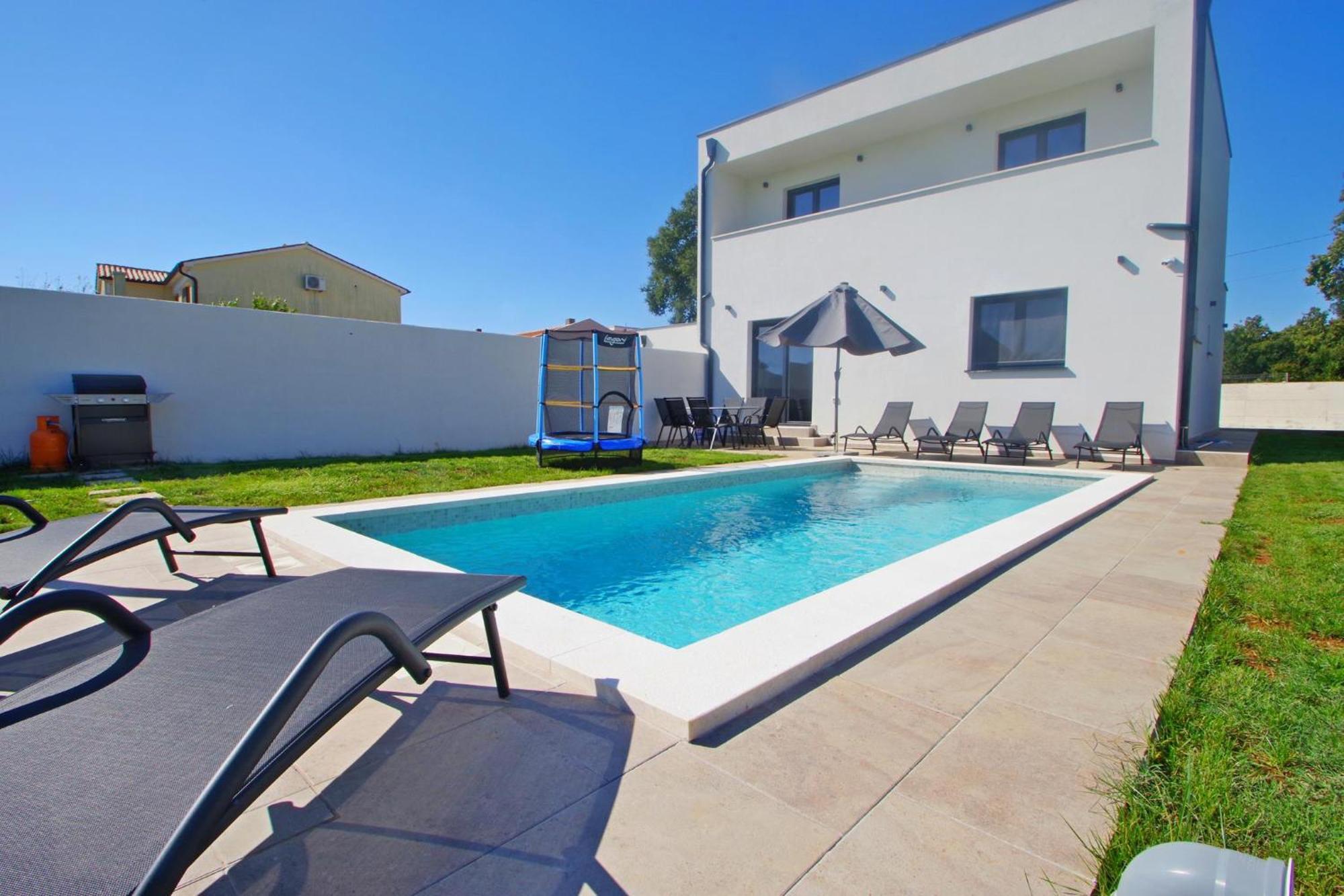 Holiday home With Private Pool In Village *